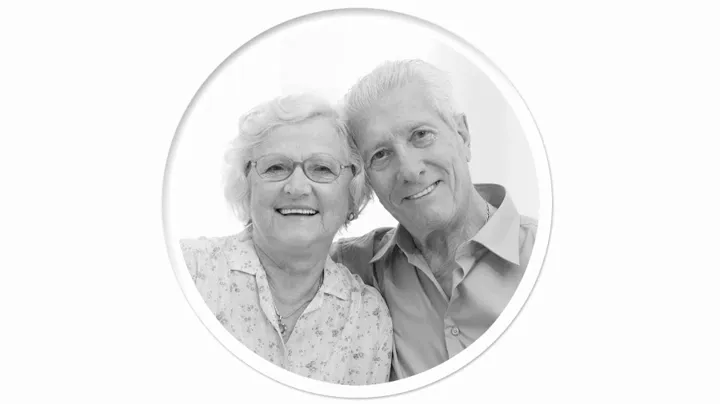 Circle 4.25" Memorial Portrait — Black & White